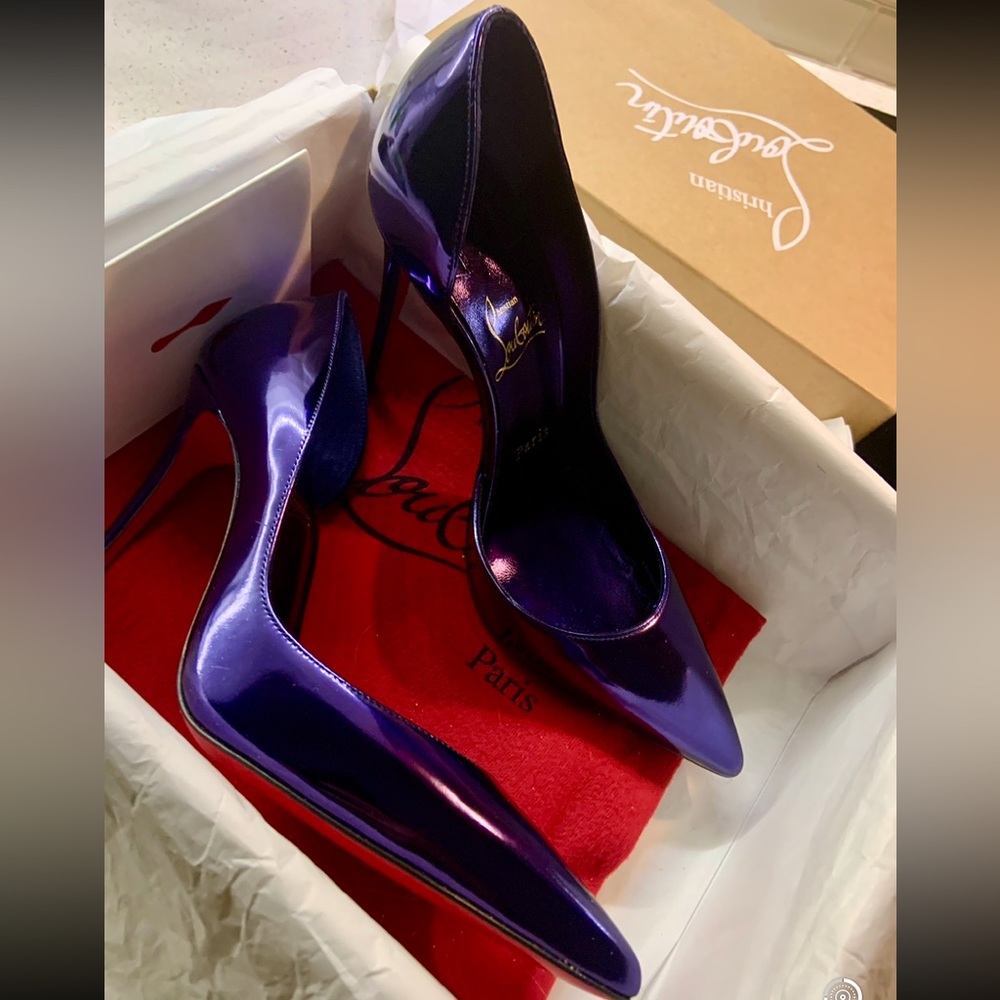 NEW Christian Louboutin pumps in purple